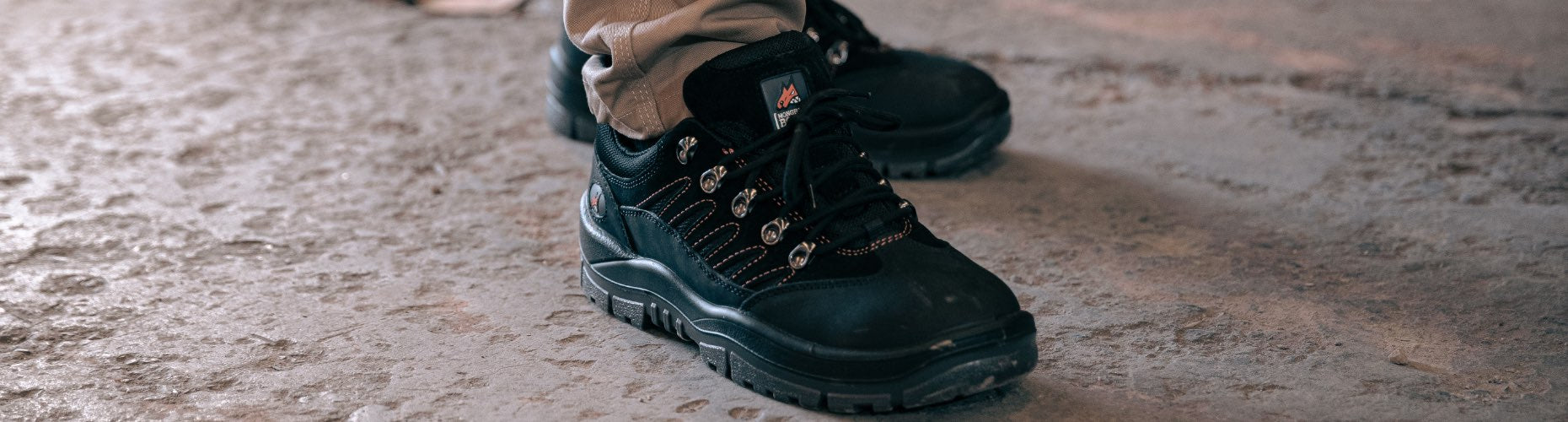 Mongrel 390080 L/U Safety Hiker Shoe